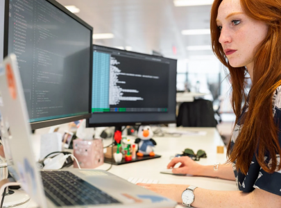 白鯨外貿(mào)網(wǎng)站建設(shè)為您分享：app和小程序的區(qū)別有哪些？